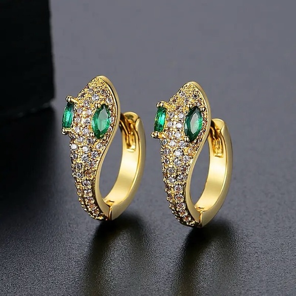 🆕NEW 14K Gold Plated Emerald & CZ Crystal Snake 🐍 Hoop Clip Earrings - Picture 11 of 12